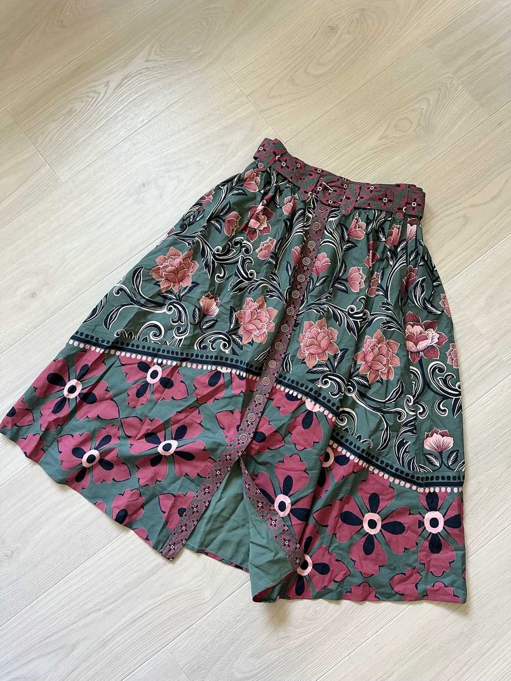 NWT FARM Rio Arabesque Floral Green Buttons Midi Skirt
